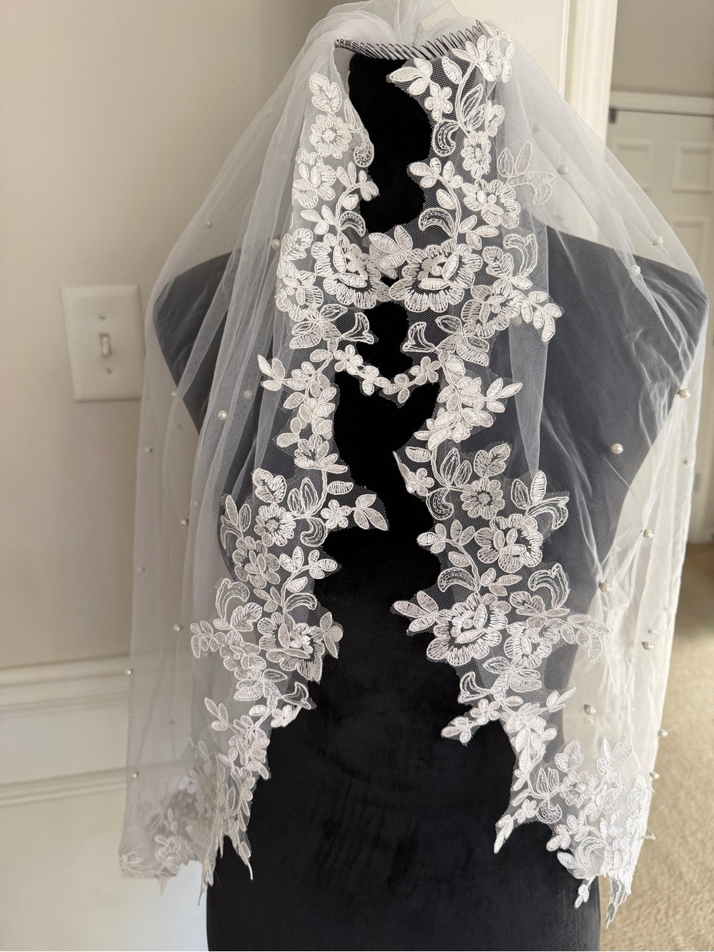 Bridal Lace Appliqué Veil in White